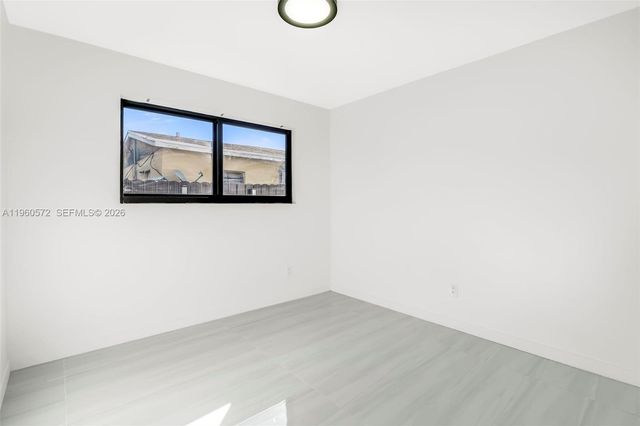 528 NW 3rd Ct, Hallandale Beach, FL 33009