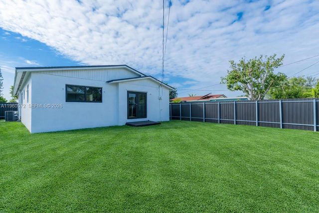 528 NW 3rd Ct, Hallandale Beach, FL 33009