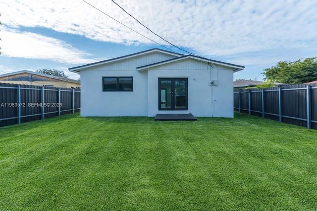 528 NW 3rd Ct, Hallandale Beach, FL 33009