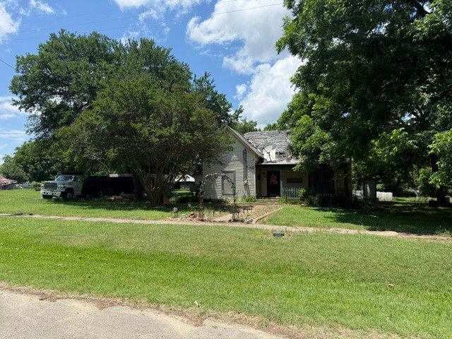 401 Paris Street, Pecan Gap, TX 75469