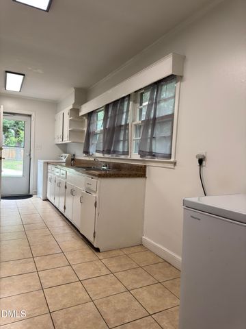 2400 W Florida Street, Greensboro, NC 27403