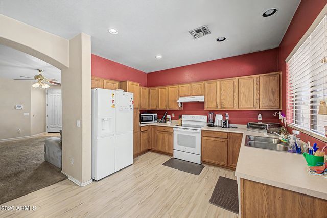 5775 W TOWNLEY Avenue, Glendale, AZ 85302