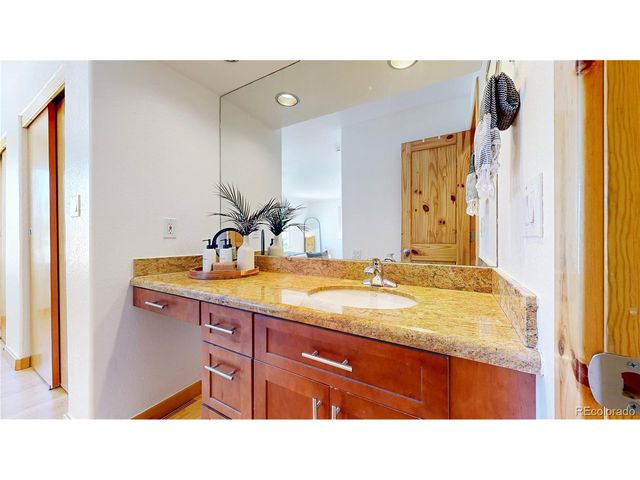 6140 S Monaco Way, Centennial, CO 80111