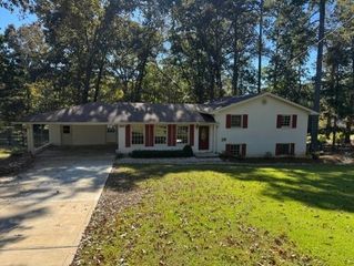 3805 Hilldale Road, Oakwood, GA 30566