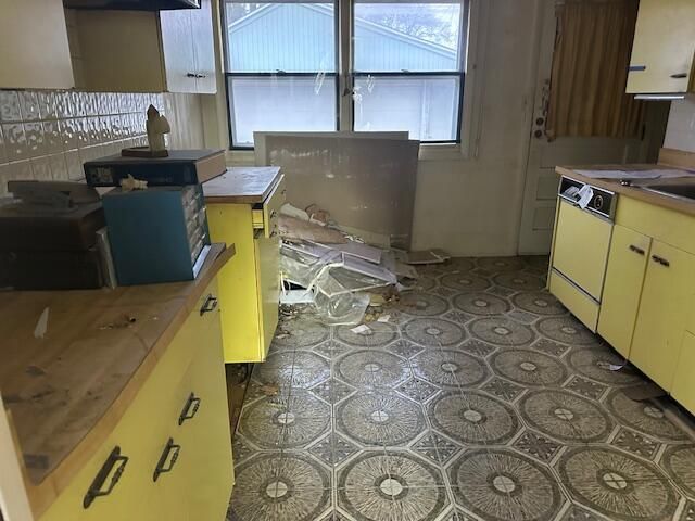 5275 N 57th STREET, Milwaukee, WI 53218