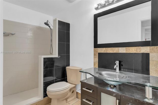 9415 W McNab Rd 204, Tamarac, FL 33321