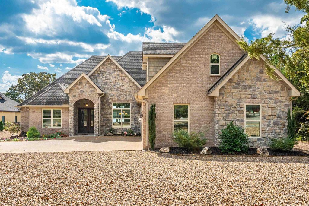 50 Maravilla Way, Hot Springs Village, AR 71909