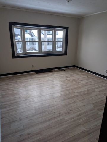 15 Dana St, Lowell, MA 01852