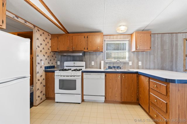 30073 S Qualls Road, Park Hill, OK 74451