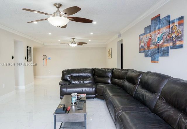 9417 SW 76th St X15, Miami, FL 33173