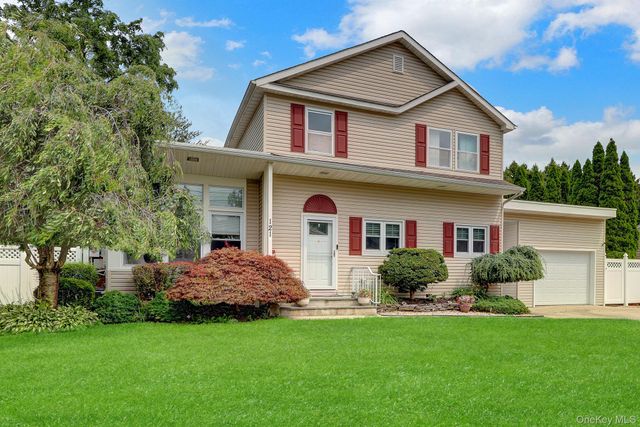121 Wright Avenue, Deer Park, NY 11729