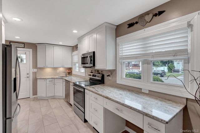 121 Wright Avenue, Deer Park, NY 11729