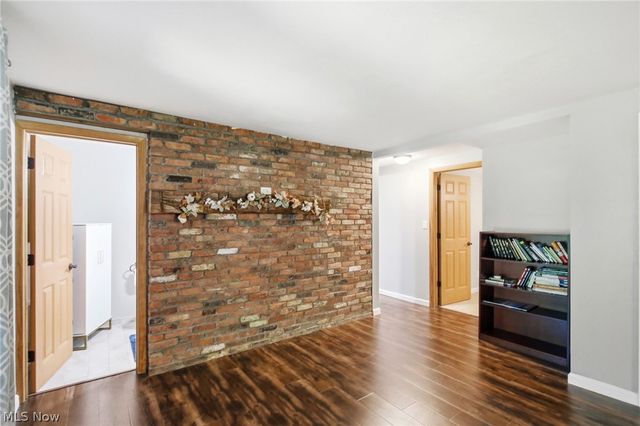8870 N Spring Valley Park Drive, Chagrin Falls, OH 44023