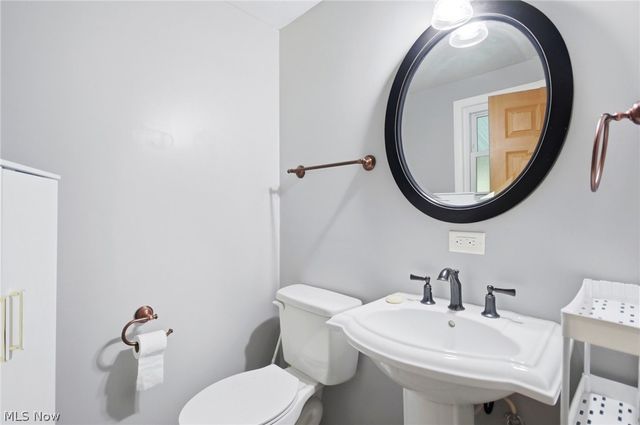 8870 N Spring Valley Park Drive, Chagrin Falls, OH 44023