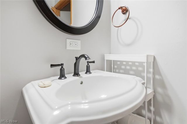 8870 N Spring Valley Park Drive, Chagrin Falls, OH 44023