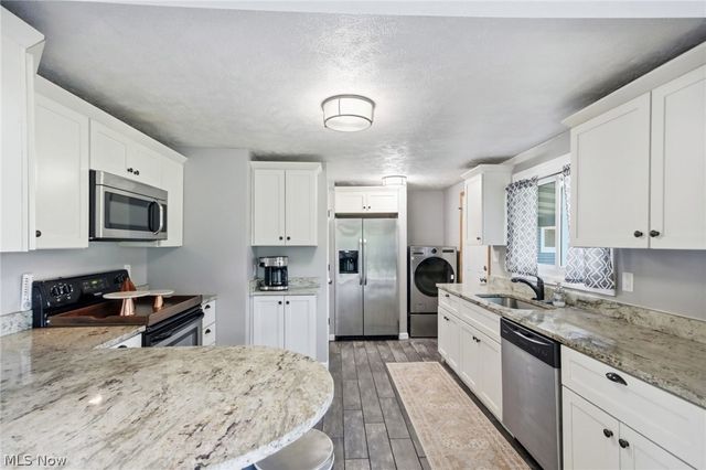 8870 N Spring Valley Park Drive, Chagrin Falls, OH 44023