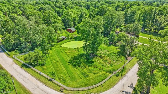 8870 N Spring Valley Park Drive, Chagrin Falls, OH 44023