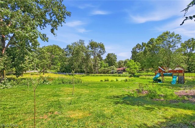 8870 N Spring Valley Park Drive, Chagrin Falls, OH 44023