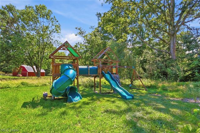 8870 N Spring Valley Park Drive, Chagrin Falls, OH 44023