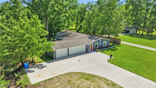 8870 N Spring Valley Park Drive, Chagrin Falls, OH 44023