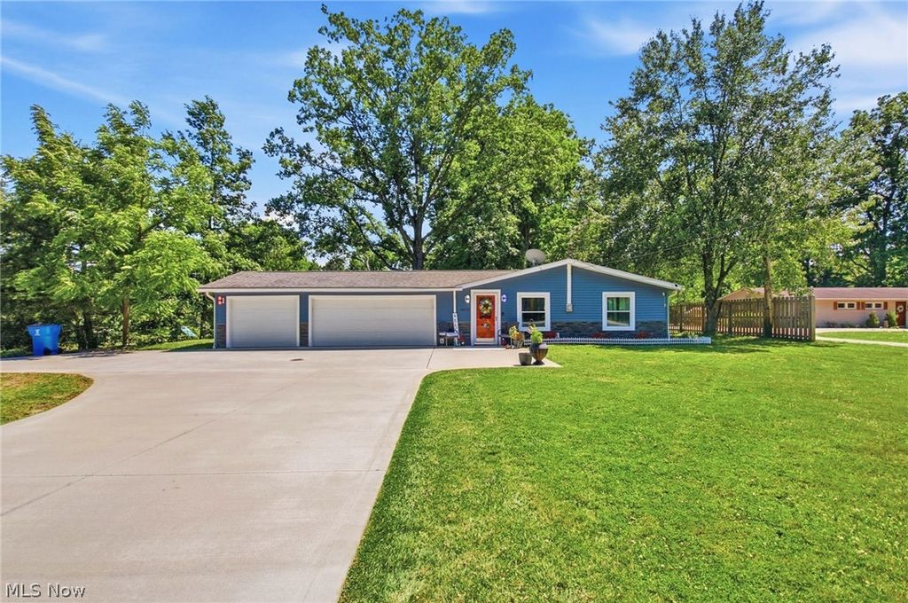 8870 N Spring Valley Park Drive, Chagrin Falls, OH 44023