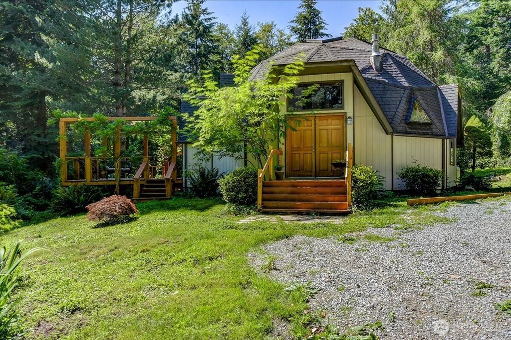 3971 SE Camano Drive, Camano Island, WA 98282