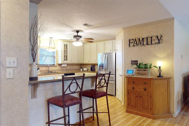 142 Sentinel Oaks, Pinehurst, TX 77362