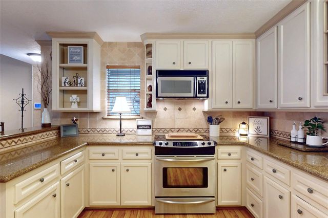 142 Sentinel Oaks, Pinehurst, TX 77362