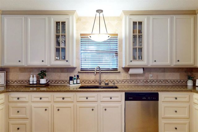 142 Sentinel Oaks, Pinehurst, TX 77362