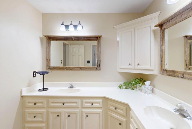 142 Sentinel Oaks, Pinehurst, TX 77362