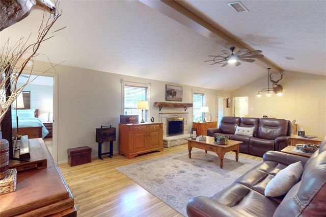 142 Sentinel Oaks, Pinehurst, TX 77362