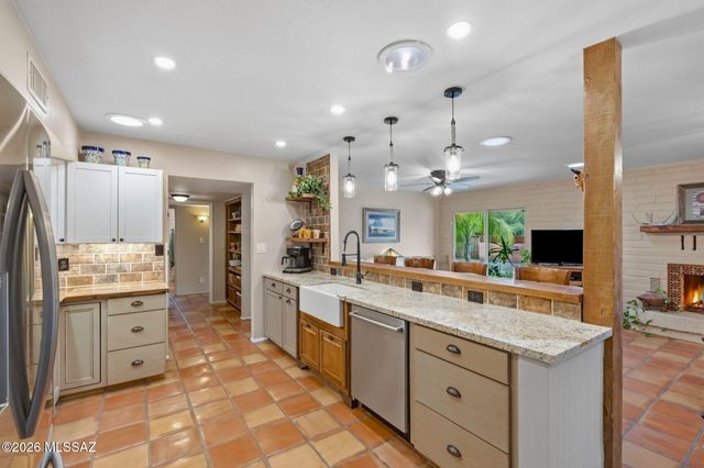 4832 W Trails End Road, Tucson, AZ 85745