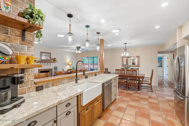4832 W Trails End Road, Tucson, AZ 85745