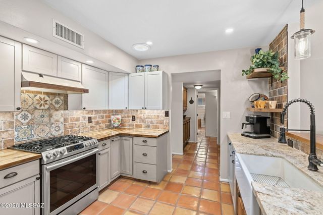4832 W Trails End Road, Tucson, AZ 85745