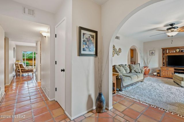 4832 W Trails End Road, Tucson, AZ 85745