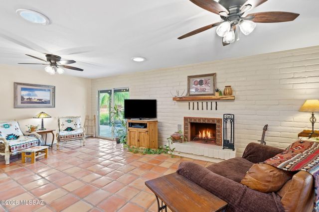 4832 W Trails End Road, Tucson, AZ 85745