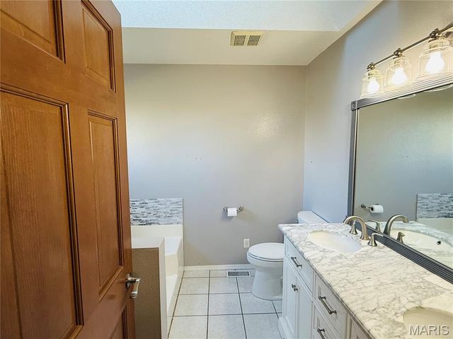 6 Jennifer Lane, Collinsville, IL 62234