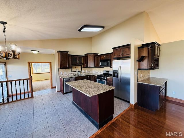 6 Jennifer Lane, Collinsville, IL 62234