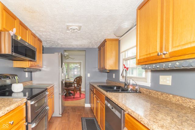 5574 Arrowhead Drive, Greenfield, IN 46140