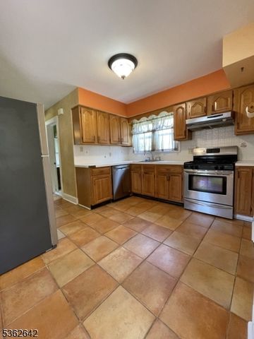 1211 S 9Th St, South Plainfield Boro, NJ 07080