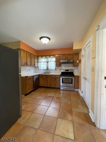 1211 S 9Th St, South Plainfield Boro, NJ 07080