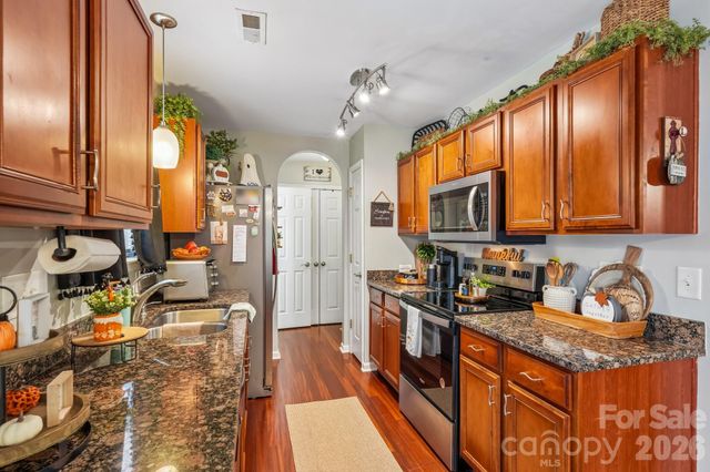 1128 Ametrine Lane, Dallas, NC 28034