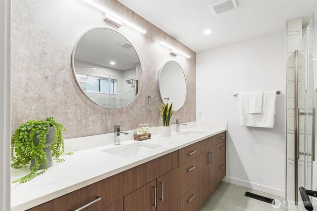 13163 93rd Avenue NE, Kirkland, WA 98034