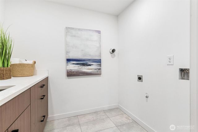 13163 93rd Avenue NE, Kirkland, WA 98034