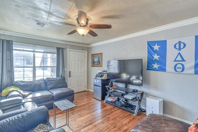 1121 W Apache Street, Norman, OK 73069