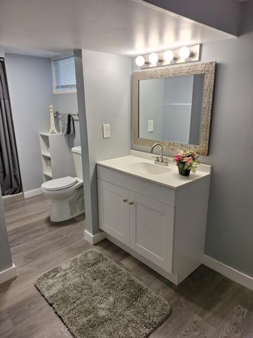 480 Roselawn Avenue E, Maplewood, MN 55117