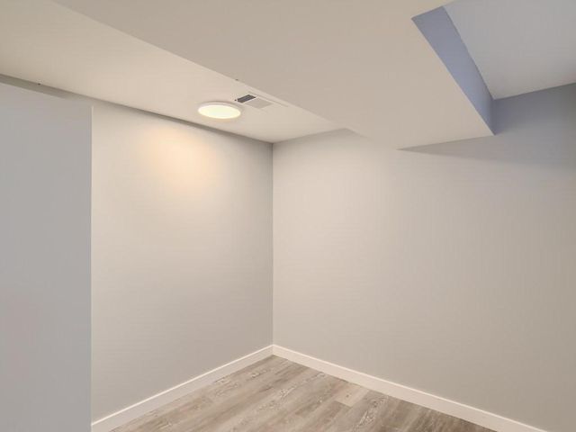 480 Roselawn Avenue E, Maplewood, MN 55117