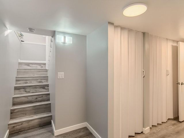 480 Roselawn Avenue E, Maplewood, MN 55117