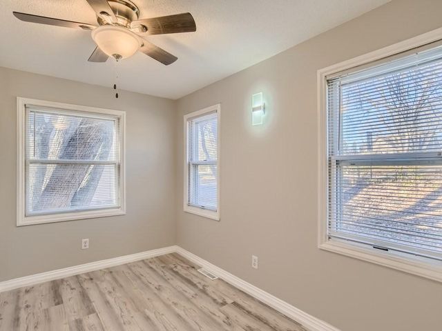 480 Roselawn Avenue E, Maplewood, MN 55117