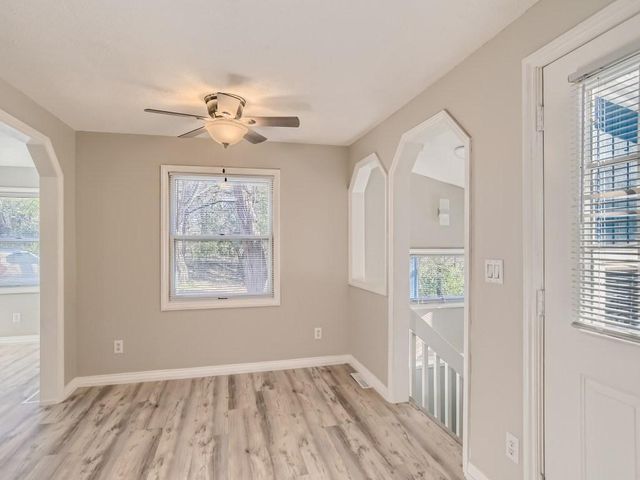 480 Roselawn Avenue E, Maplewood, MN 55117